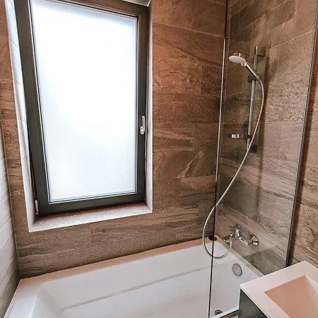Luxury Haven By Iulius Mall Parking, Netflix Cluj-Napoca